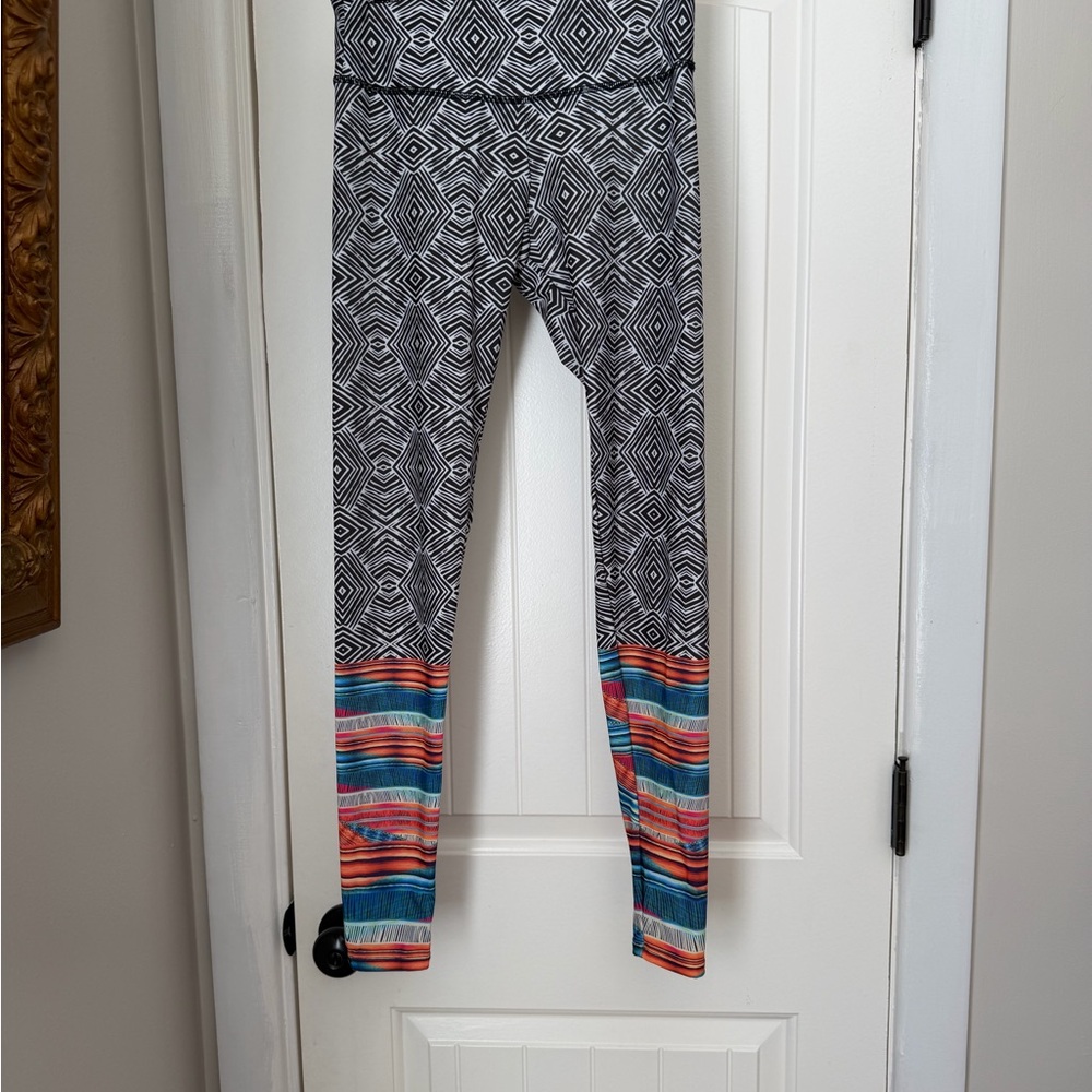 Onzie Women’s Tribal Graphic Print Legging NWOT